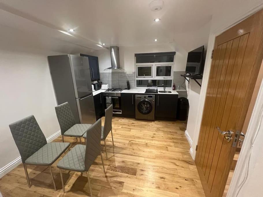 2 Bedroom Apartment In Hampdenrd London Exterior photo