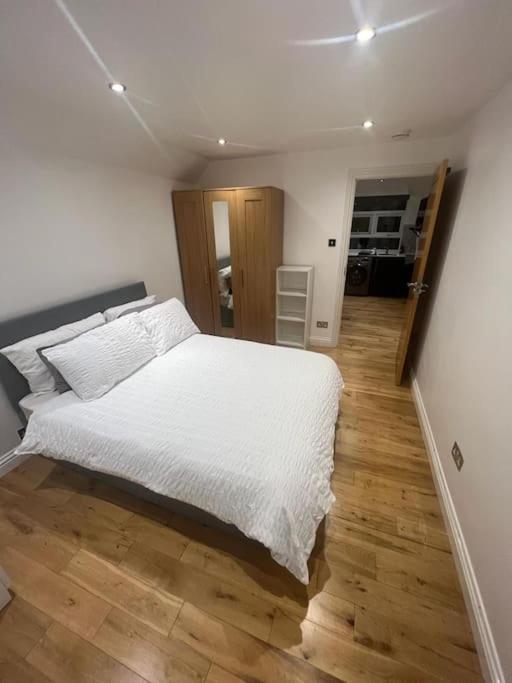 2 Bedroom Apartment In Hampdenrd London Exterior photo