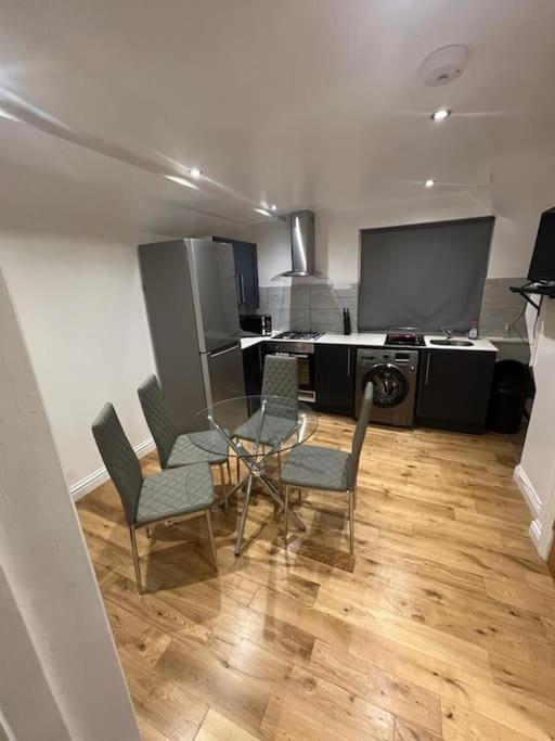 2 Bedroom Apartment In Hampdenrd London Exterior photo